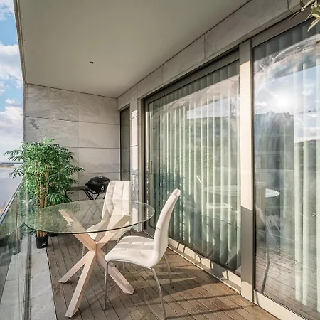 Lägenhet Guestready - Classy Retreat With River View Vila Nova de Gaia