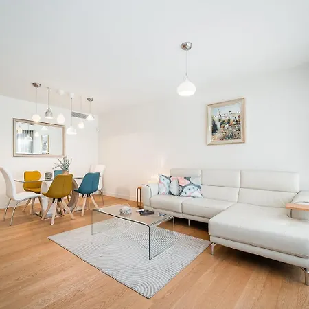 Lägenhet Guestready - Classy Retreat With River View