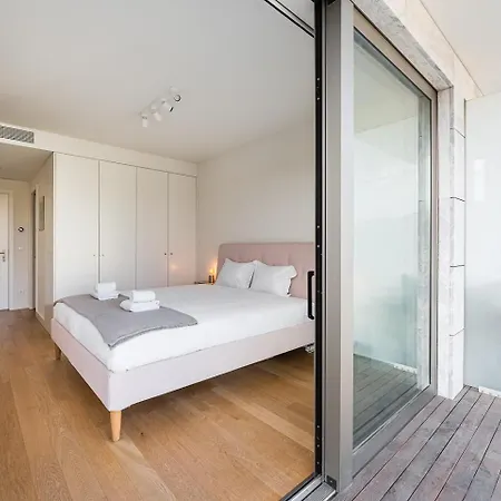 아파트 Guestready - Classy Retreat With River View