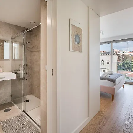 아파트 Guestready - Classy Retreat With River View