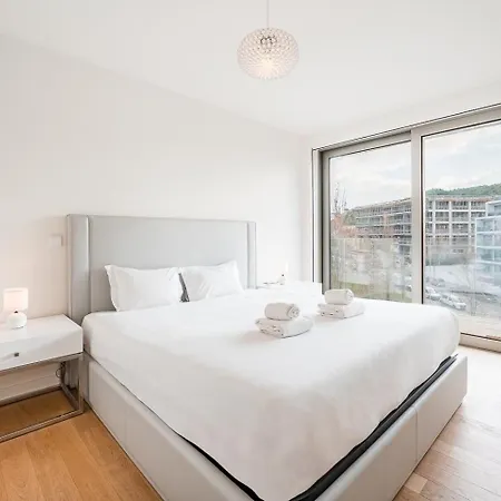 아파트 Guestready - Classy Retreat With River View