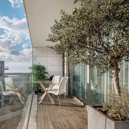 아파트 Guestready - Classy Retreat With River View