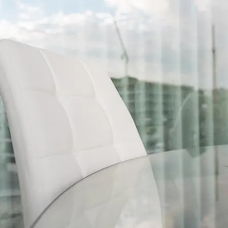 아파트 Guestready - Classy Retreat With River View