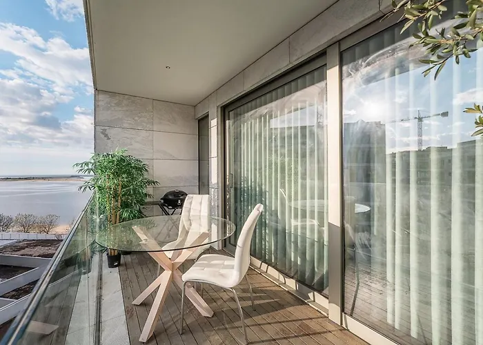 Lägenhet Guestready - Classy Retreat With River View Vila Nova de Gaia