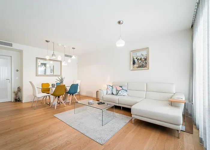 Lägenhet Guestready - Classy Retreat With River View